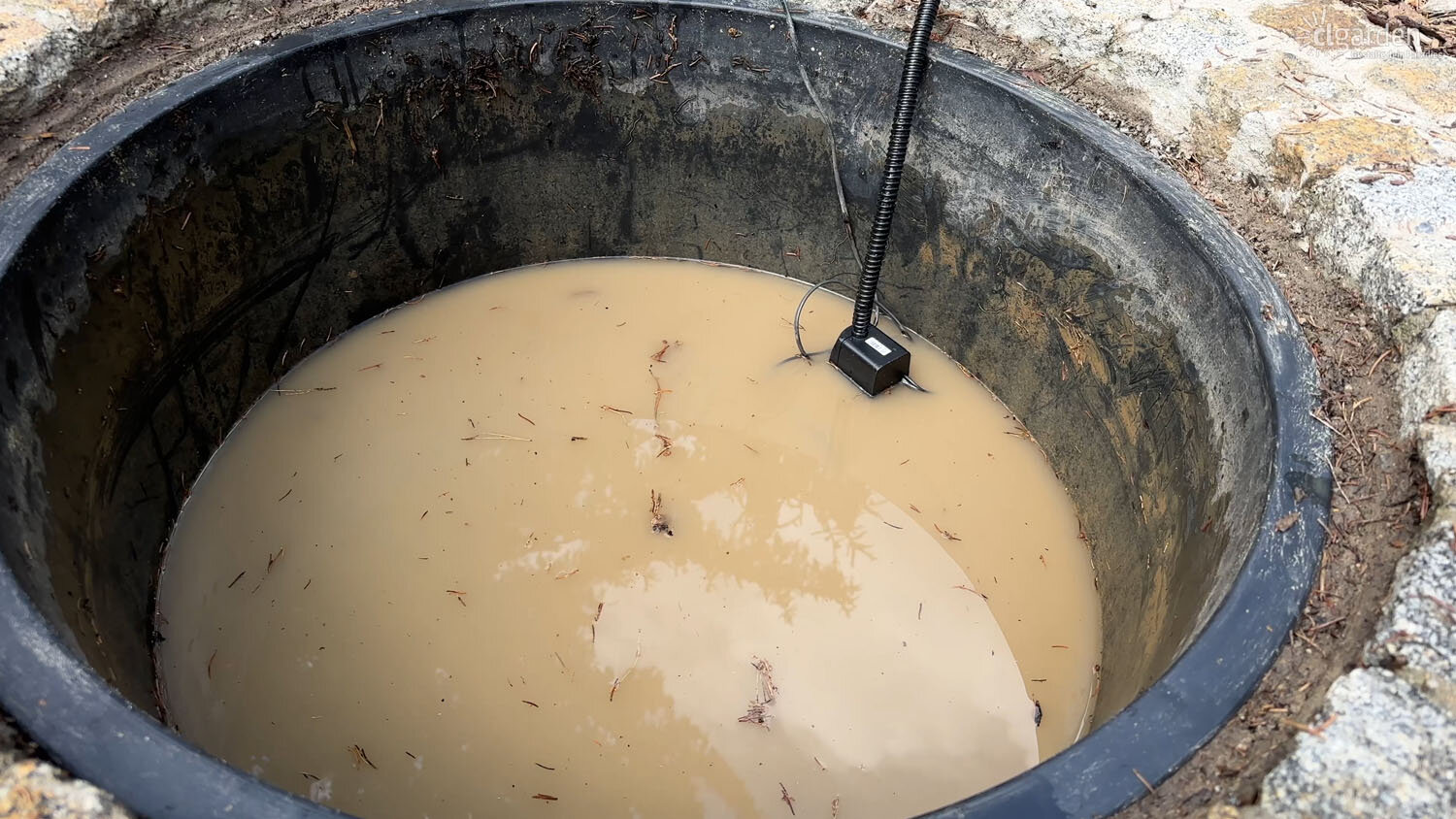 Springbrunnenpumpe mit Schlauch zum abpumpen nutzen