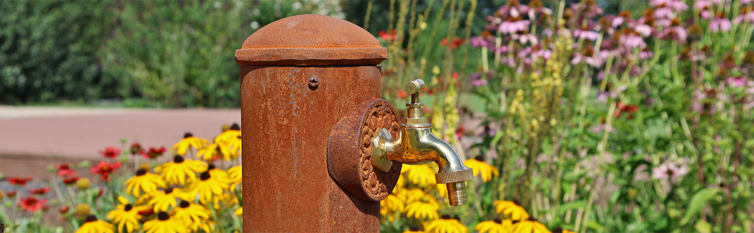 Garten Wasser Zapfstelle aus Cortenstahl mit Messing...